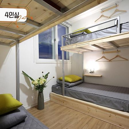 First Guesthouse Busan Exteriör bild