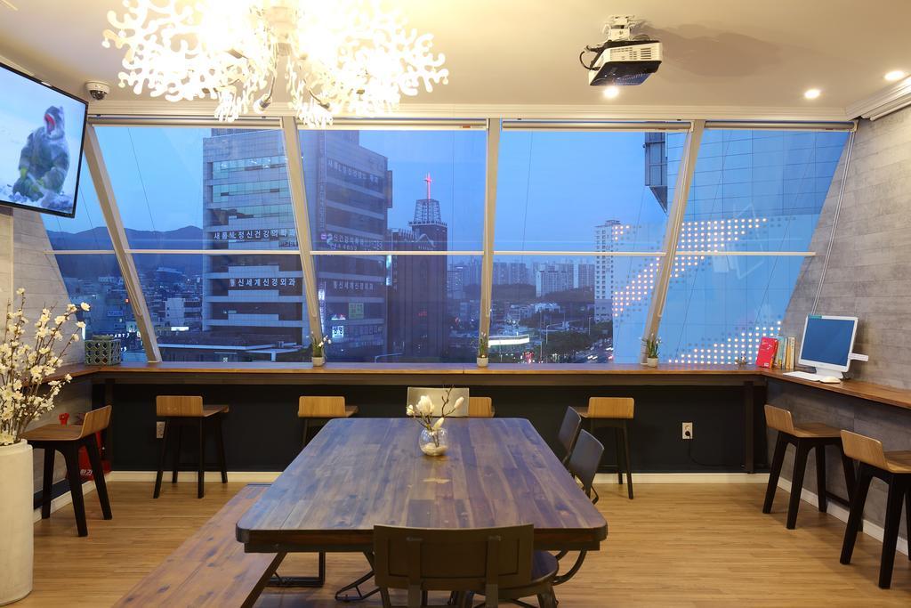 First Guesthouse Busan Exteriör bild
