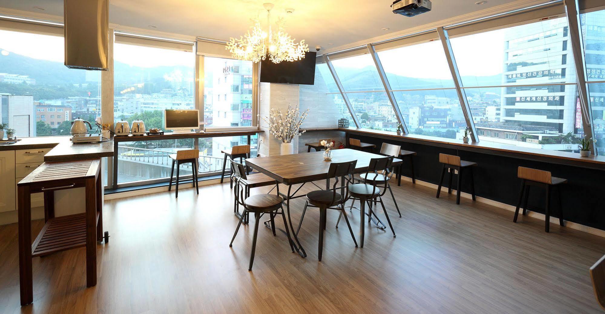 First Guesthouse Busan Exteriör bild